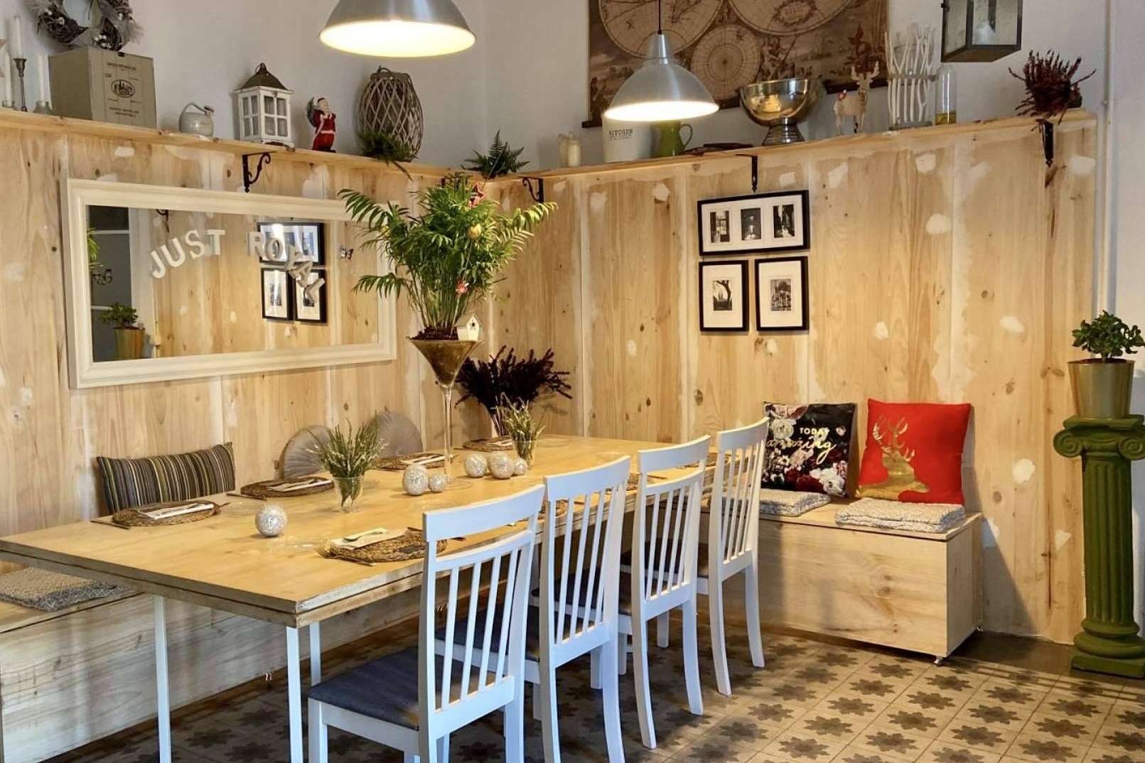 Just Royal BCN offers cooking workshops with team-building dynamics as a work incentive